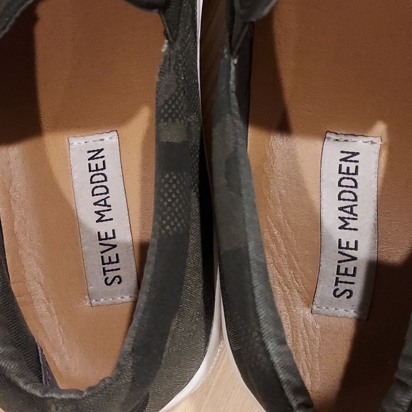 Women's Steve Madden Slip on Shoes Size 6.5 Black Camouflage - Picture 2 of 11